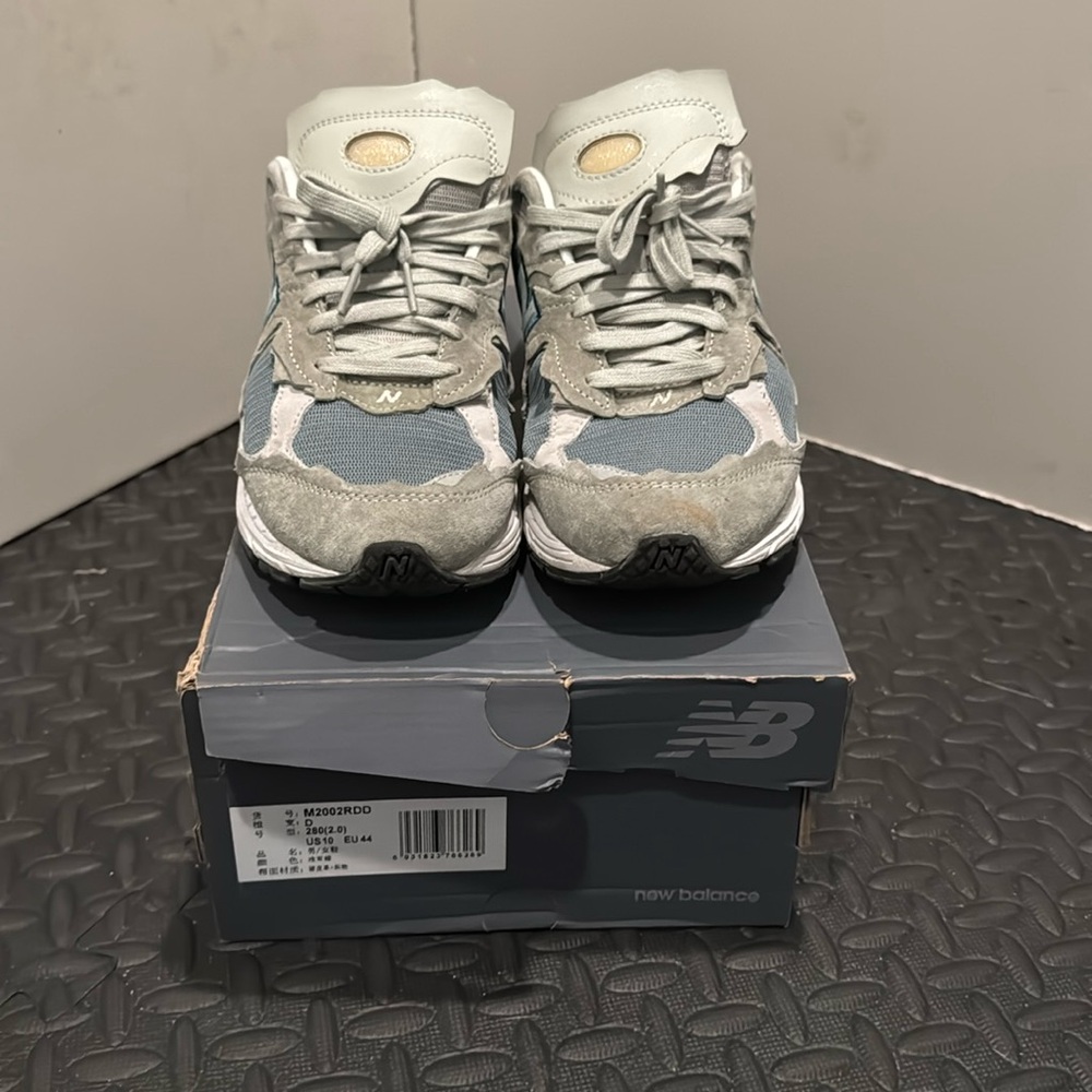 Men New Balance Size 10US 2002R